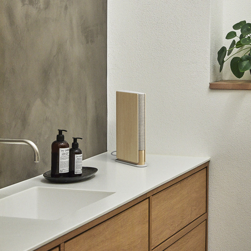 Bang & Olufsen Beosound Emerge - Wireless Bookshelf Wi-Fi Speaker, Gold Tone Alu/Light Oak - Image 2